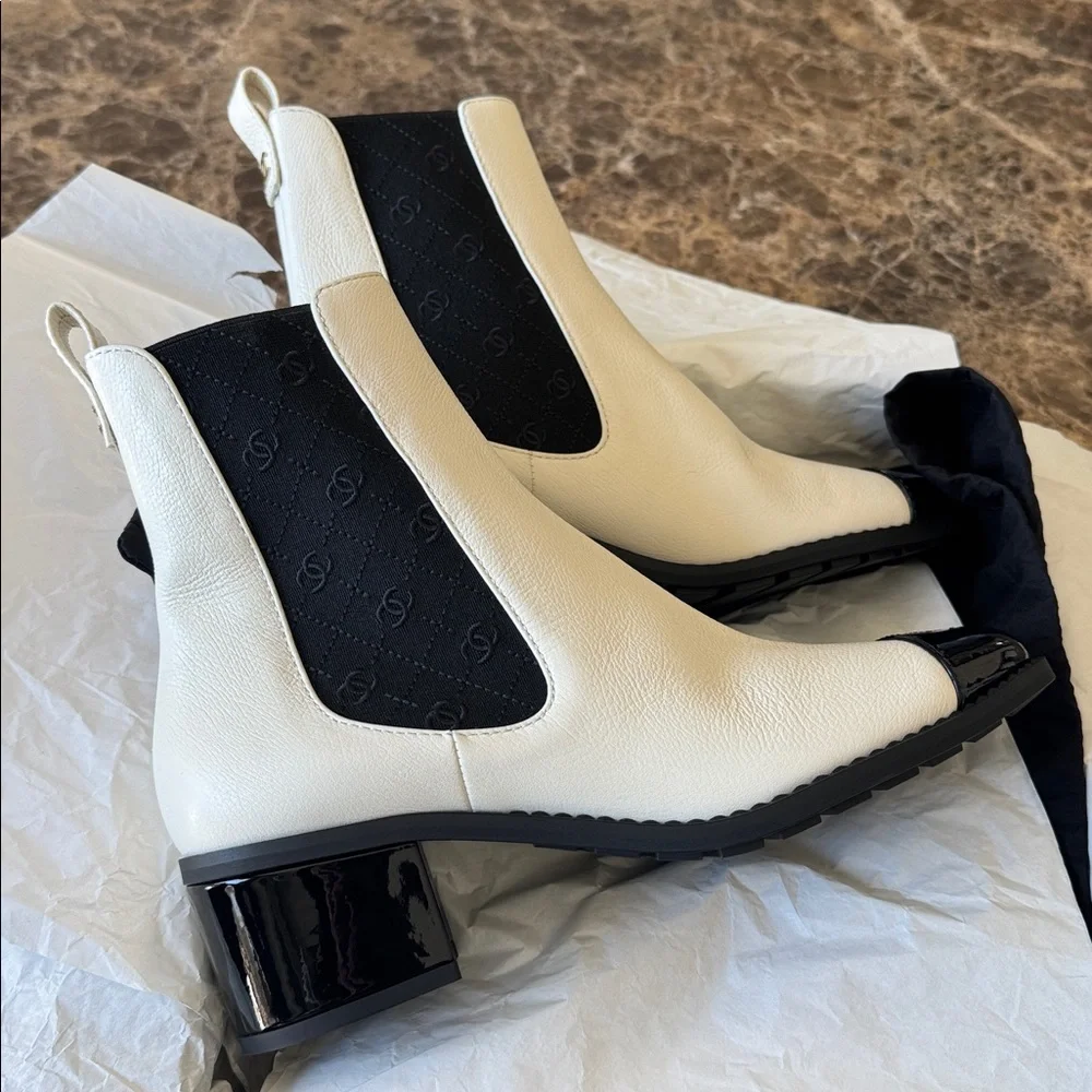 Chanel 24b short boots Chelsea white black patent cap toe logo booties sz 40.5